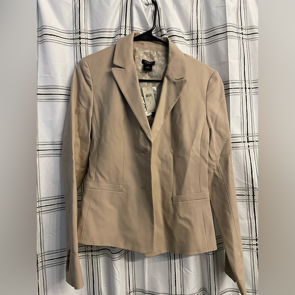 NWT Ann Taylor Tan Blazer Size 4